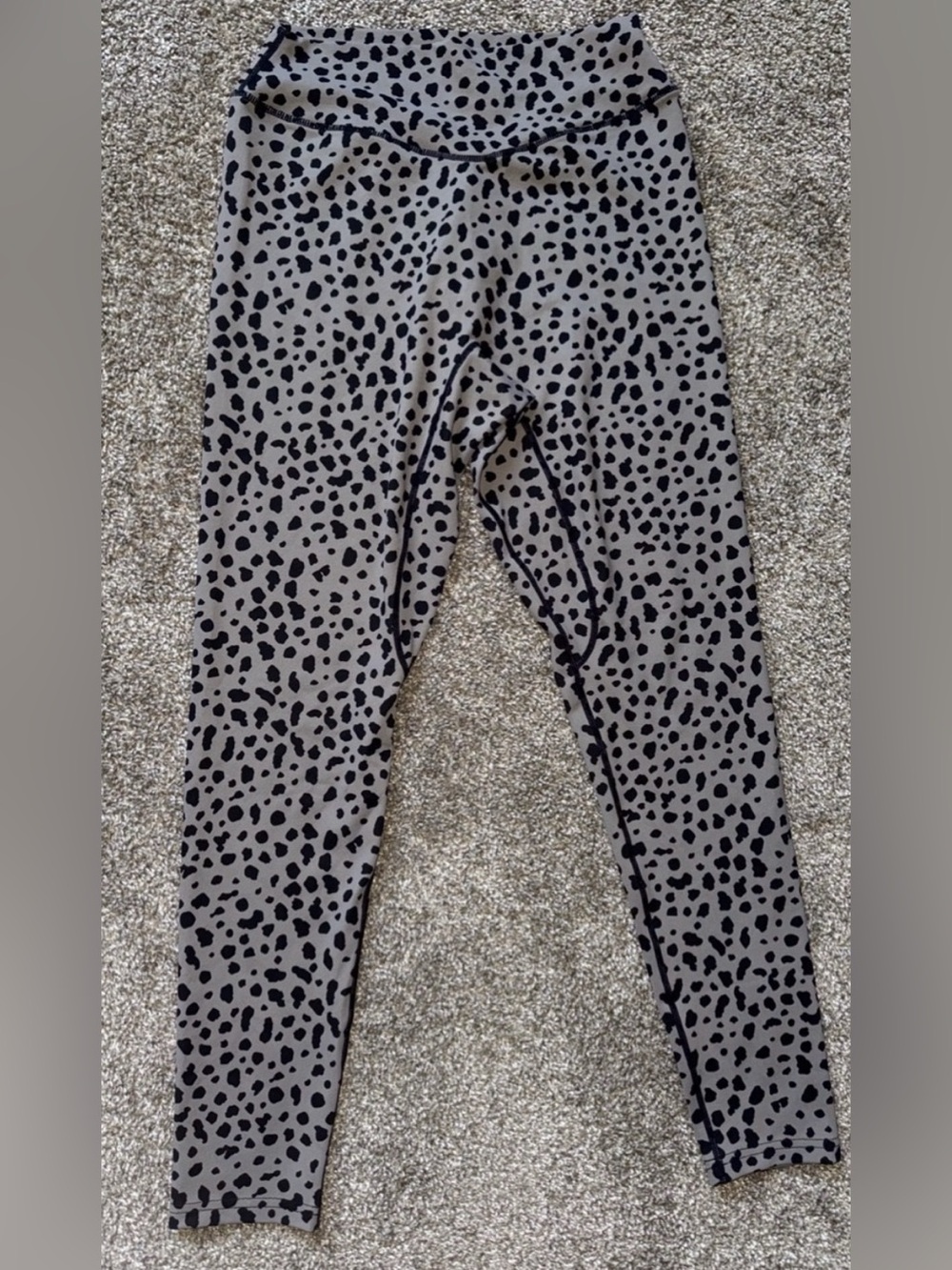 Athleta Animal Print Athletic Leggings in Gray & Black. Large